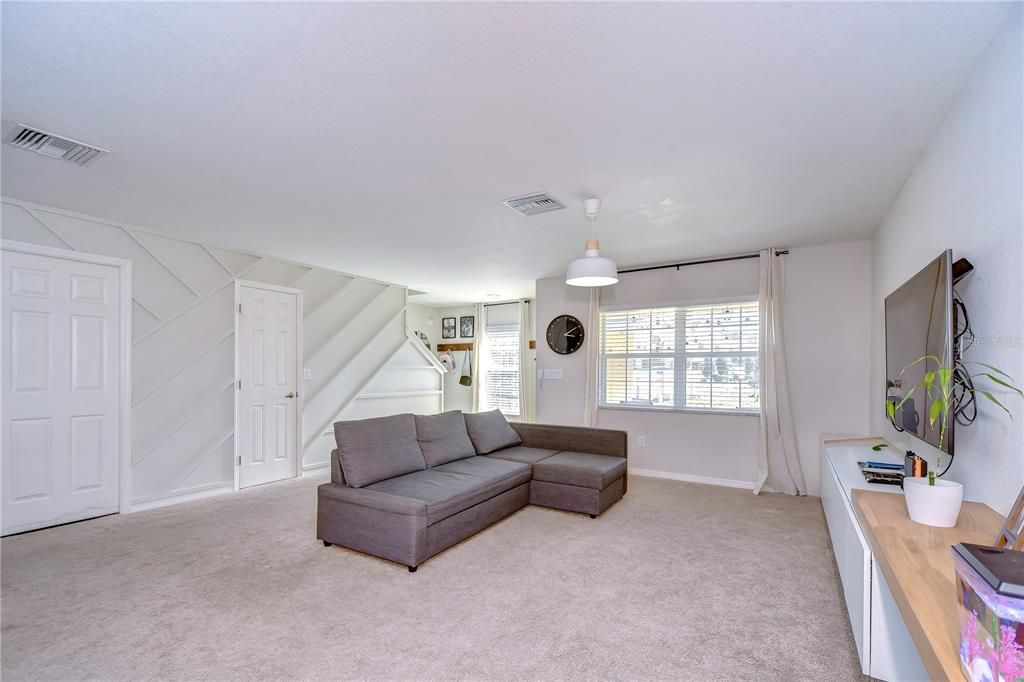 Active With Contract: $1,950 (3 beds, 2 baths, 1576 Square Feet)