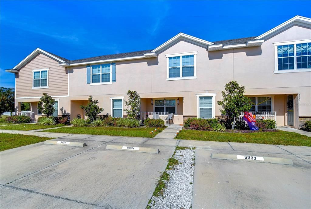 Active With Contract: $1,950 (3 beds, 2 baths, 1576 Square Feet)