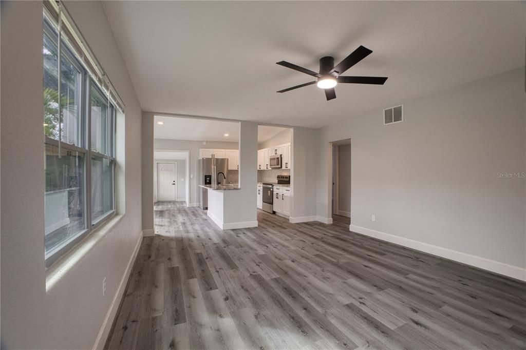 Active With Contract: $285,000 (3 beds, 2 baths, 1268 Square Feet)