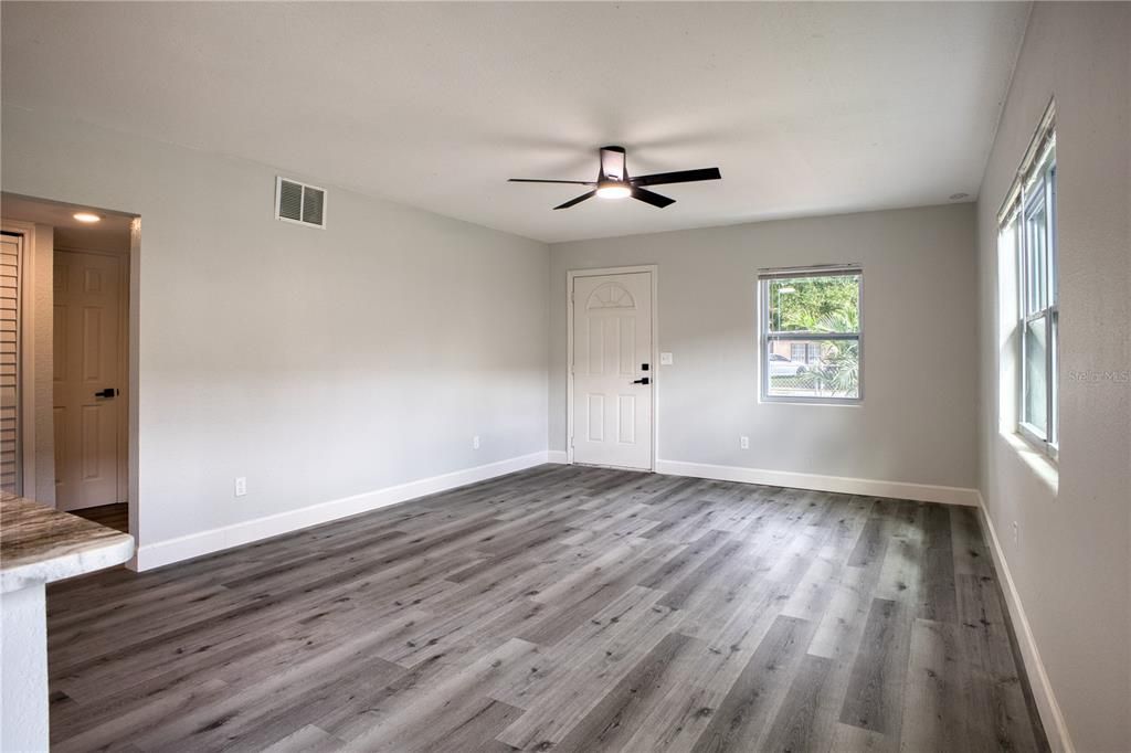 Active With Contract: $285,000 (3 beds, 2 baths, 1268 Square Feet)