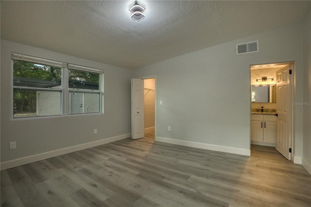 Active With Contract: $285,000 (3 beds, 2 baths, 1268 Square Feet)