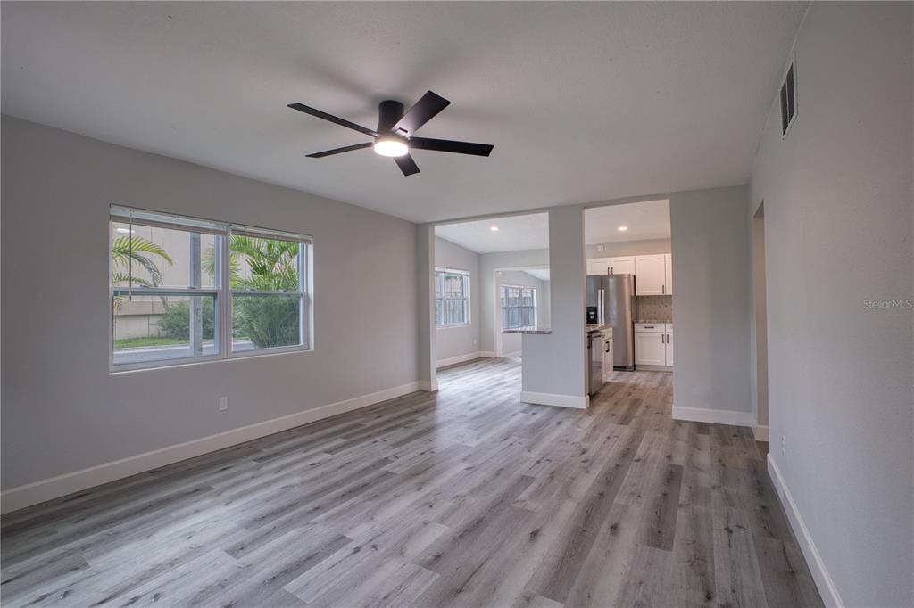 Active With Contract: $285,000 (3 beds, 2 baths, 1268 Square Feet)