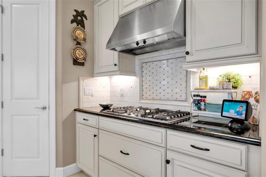 For Sale: $799,900 (3 beds, 3 baths, 2368 Square Feet)