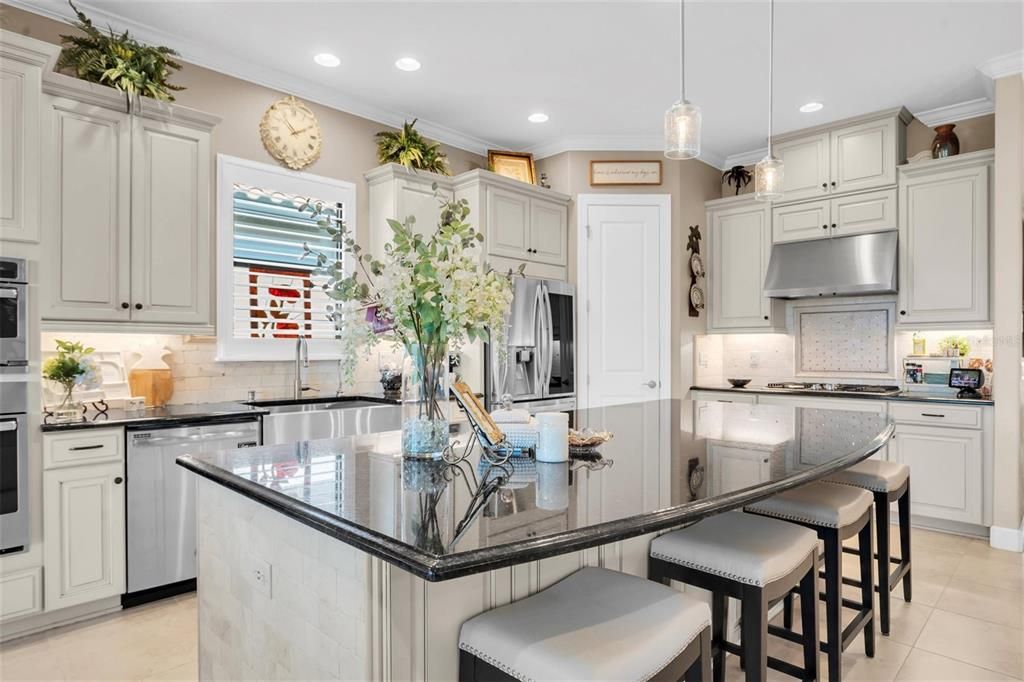 For Sale: $799,900 (3 beds, 3 baths, 2368 Square Feet)