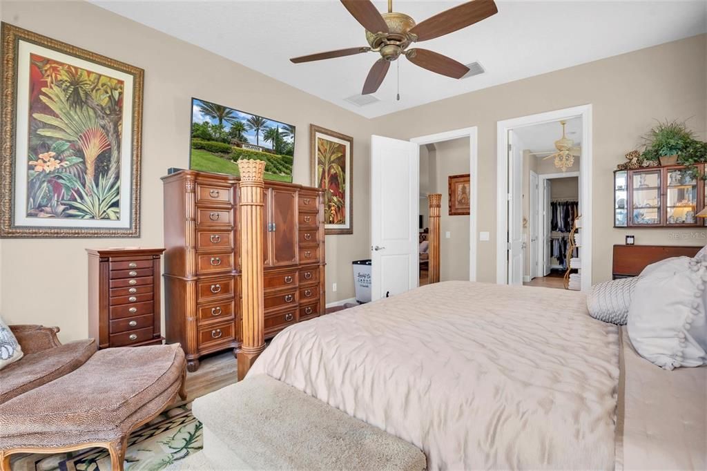 For Sale: $799,900 (3 beds, 3 baths, 2368 Square Feet)