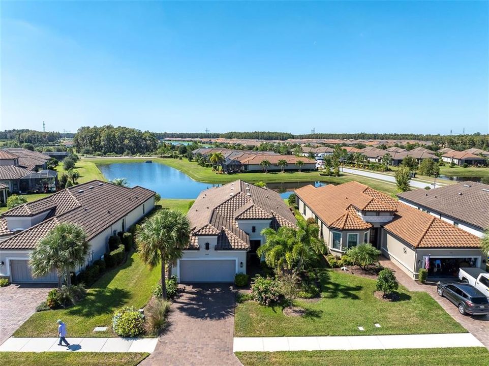 For Sale: $799,900 (3 beds, 3 baths, 2368 Square Feet)