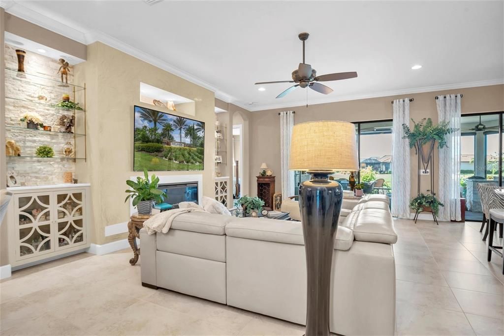 For Sale: $799,900 (3 beds, 3 baths, 2368 Square Feet)