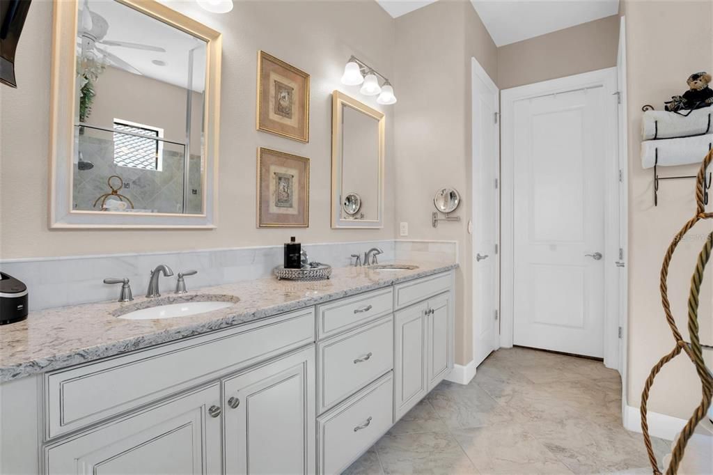 For Sale: $799,900 (3 beds, 3 baths, 2368 Square Feet)