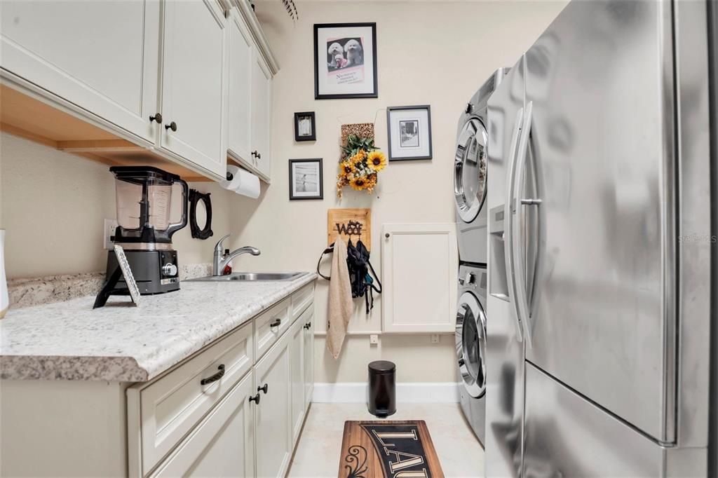 For Sale: $799,900 (3 beds, 3 baths, 2368 Square Feet)