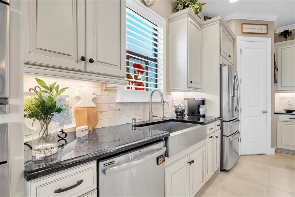 For Sale: $799,900 (3 beds, 3 baths, 2368 Square Feet)