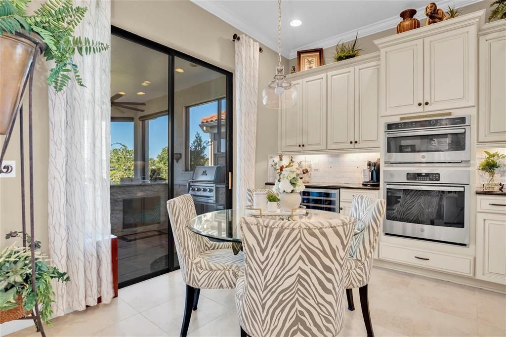 For Sale: $799,900 (3 beds, 3 baths, 2368 Square Feet)