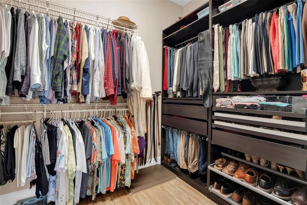 For Sale: $799,900 (3 beds, 3 baths, 2368 Square Feet)