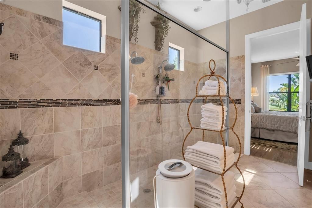 For Sale: $799,900 (3 beds, 3 baths, 2368 Square Feet)