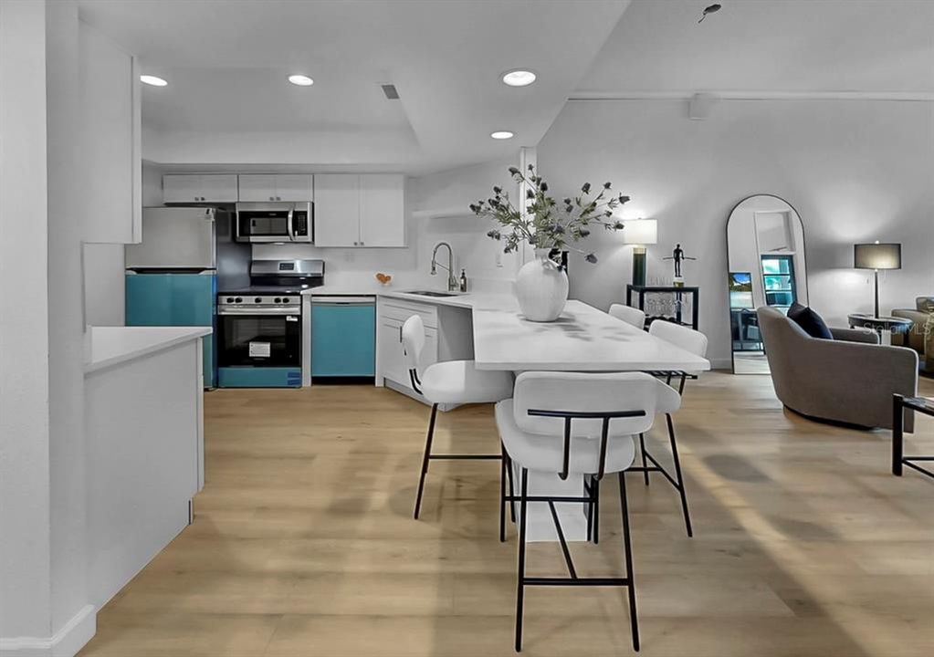 For Sale: $339,900 (2 beds, 2 baths, 1230 Square Feet)