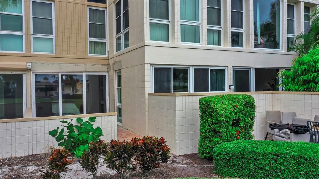 For Sale: $339,900 (2 beds, 2 baths, 1230 Square Feet)