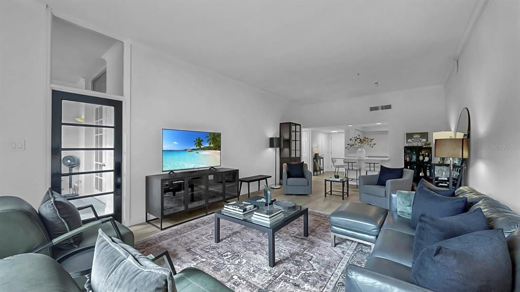 For Sale: $339,900 (2 beds, 2 baths, 1230 Square Feet)