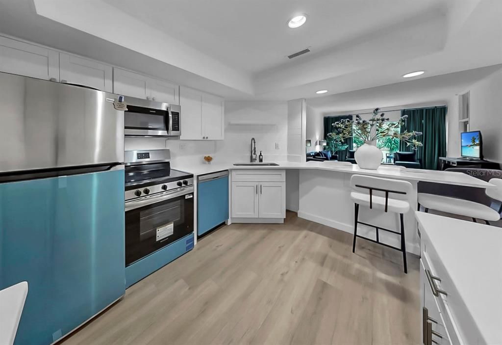 For Sale: $339,900 (2 beds, 2 baths, 1230 Square Feet)