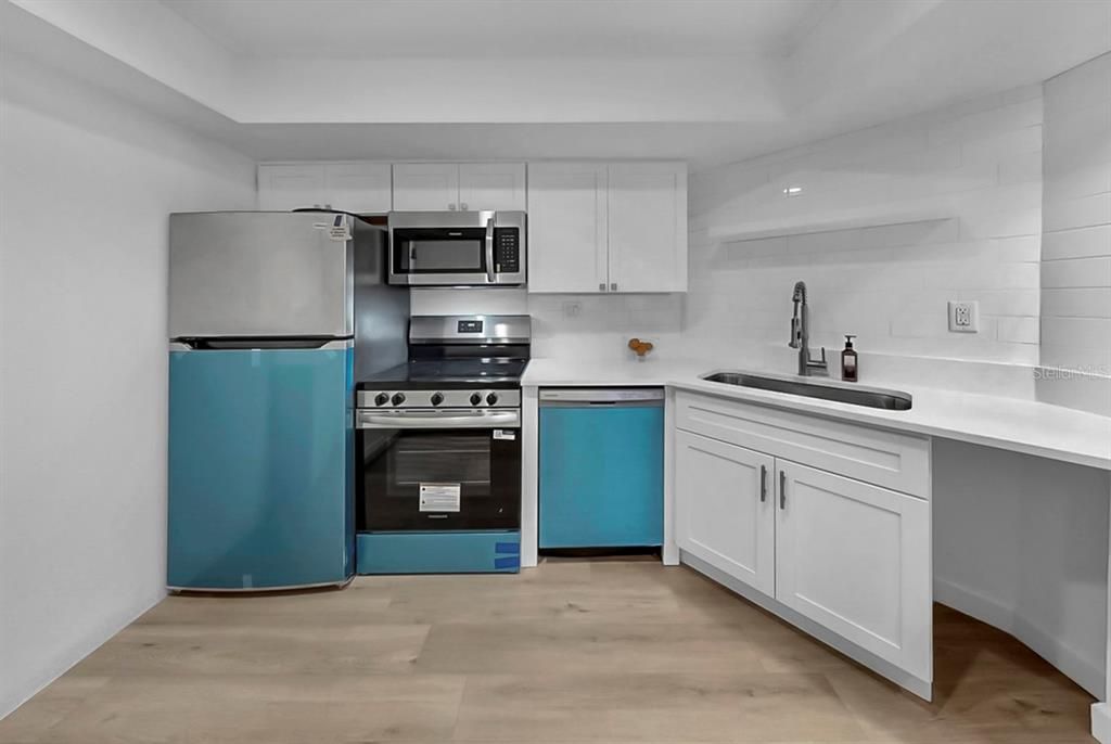 For Sale: $339,900 (2 beds, 2 baths, 1230 Square Feet)