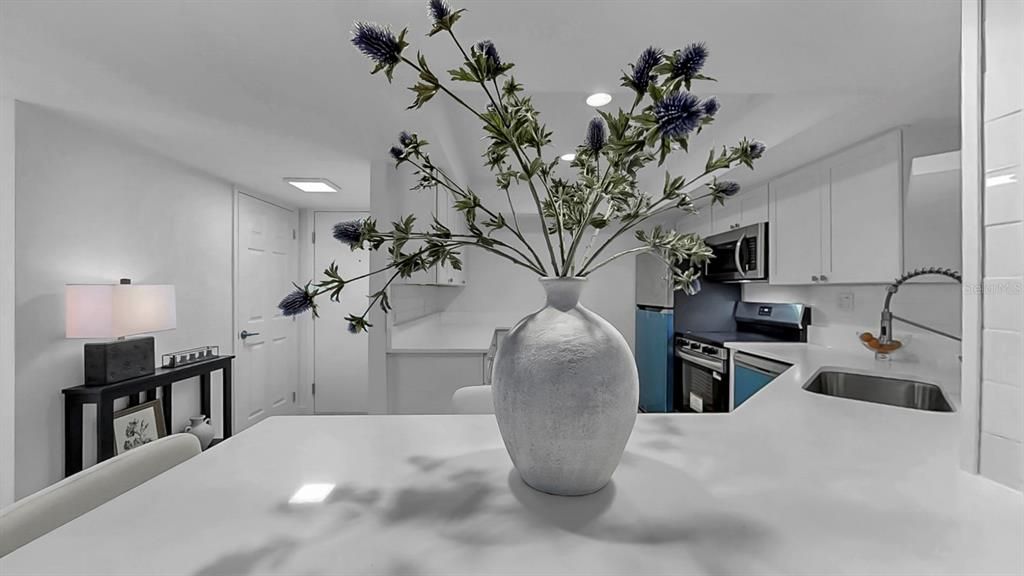 For Sale: $339,900 (2 beds, 2 baths, 1230 Square Feet)