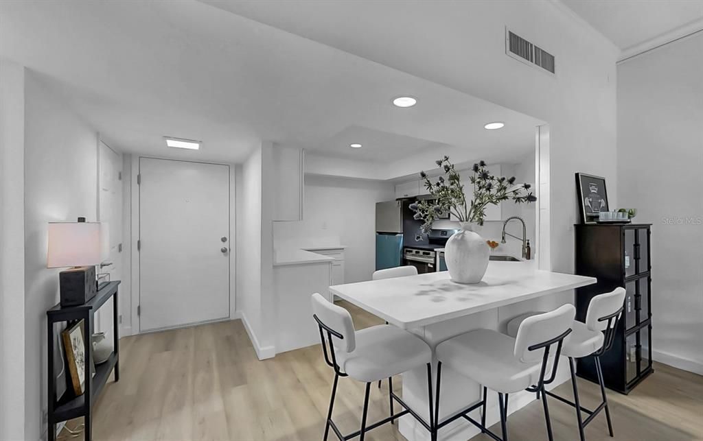 For Sale: $339,900 (2 beds, 2 baths, 1230 Square Feet)