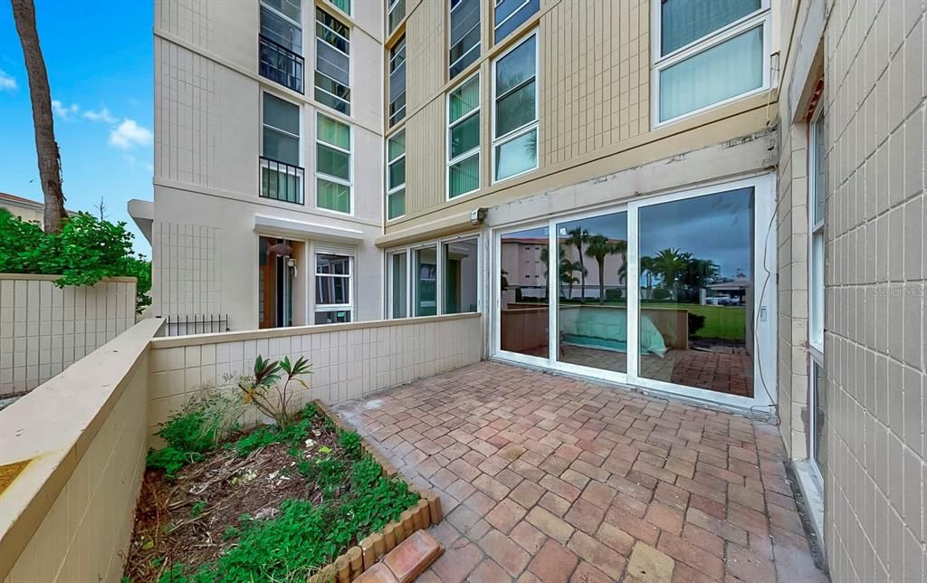 For Sale: $339,900 (2 beds, 2 baths, 1230 Square Feet)