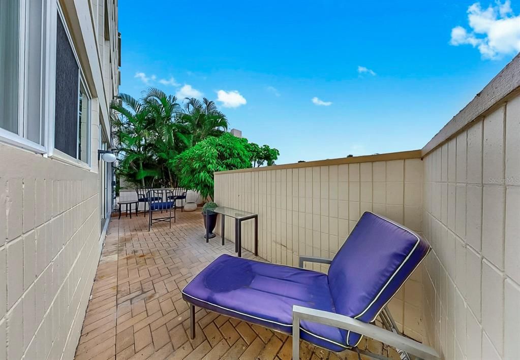 For Sale: $339,900 (2 beds, 2 baths, 1230 Square Feet)