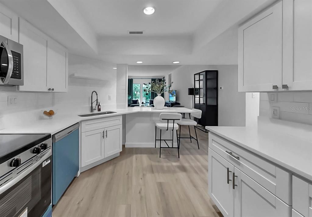 For Sale: $339,900 (2 beds, 2 baths, 1230 Square Feet)