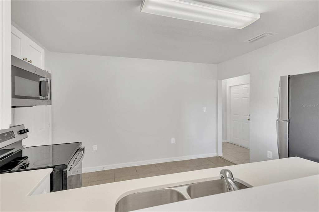 待售: $255,000 (3 贝兹, 2 浴室, 1216 平方英尺)