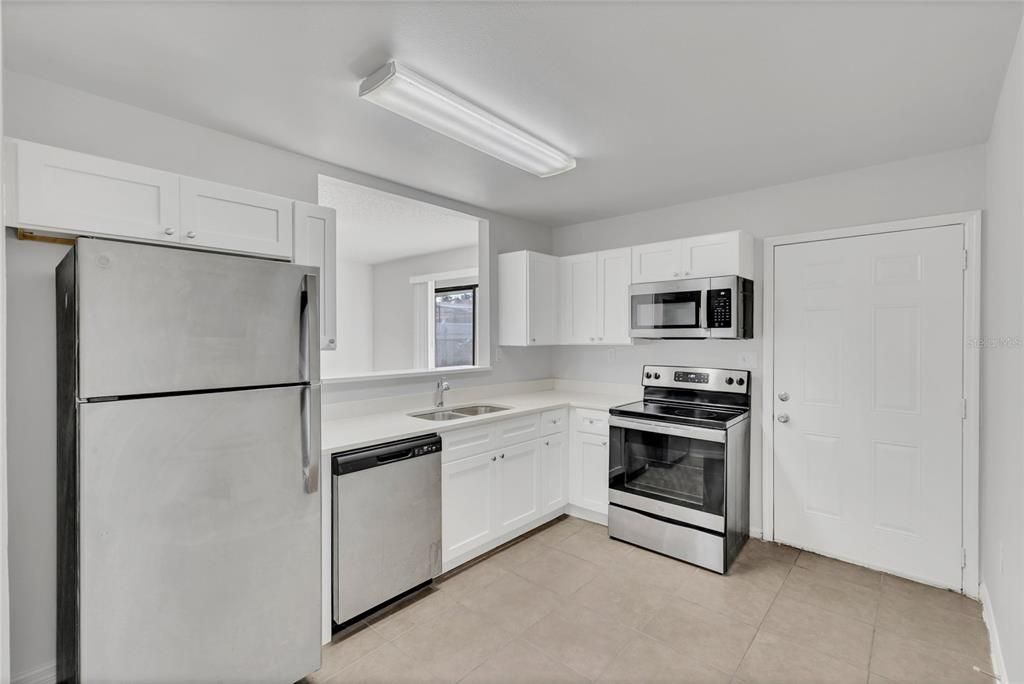 待售: $255,000 (3 贝兹, 2 浴室, 1216 平方英尺)