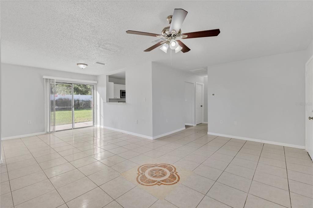 待售: $255,000 (3 贝兹, 2 浴室, 1216 平方英尺)