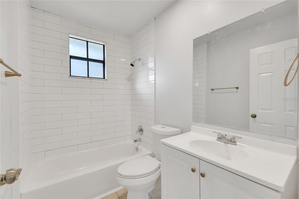 待售: $255,000 (3 贝兹, 2 浴室, 1216 平方英尺)