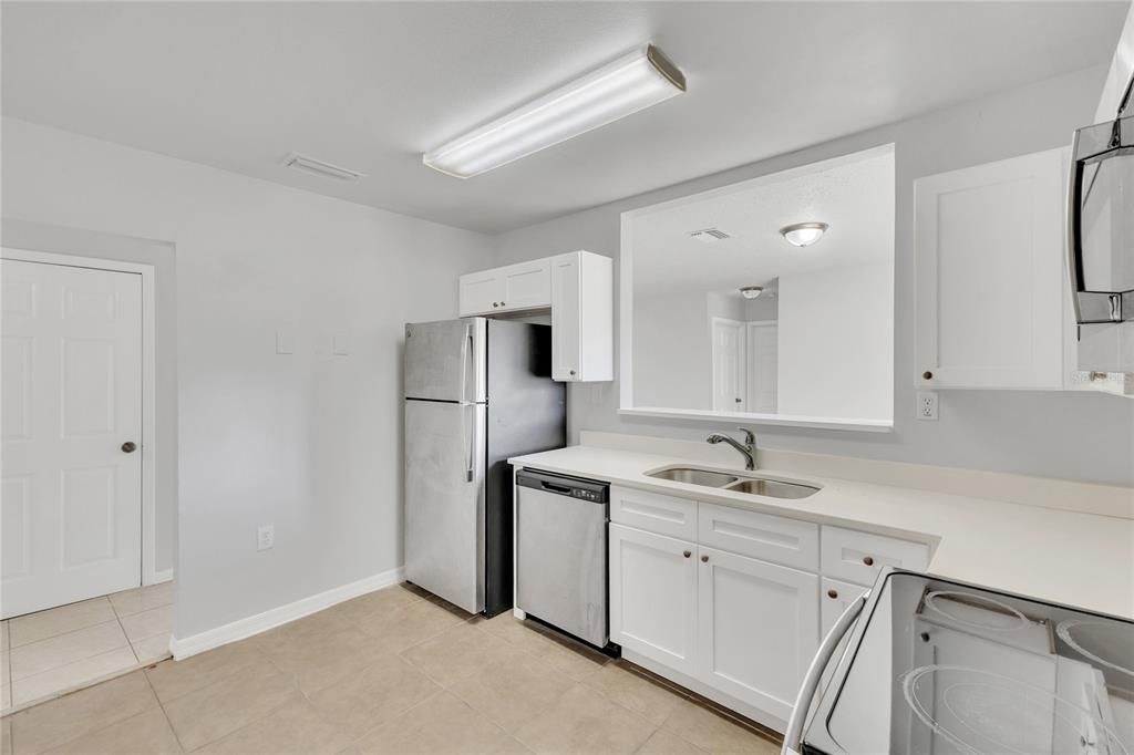 待售: $255,000 (3 贝兹, 2 浴室, 1216 平方英尺)