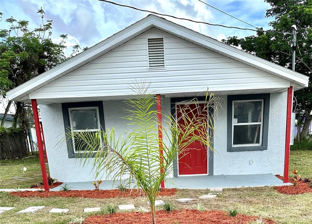 For Sale: $255,900 (4 beds, 2 baths, 1282 Square Feet)