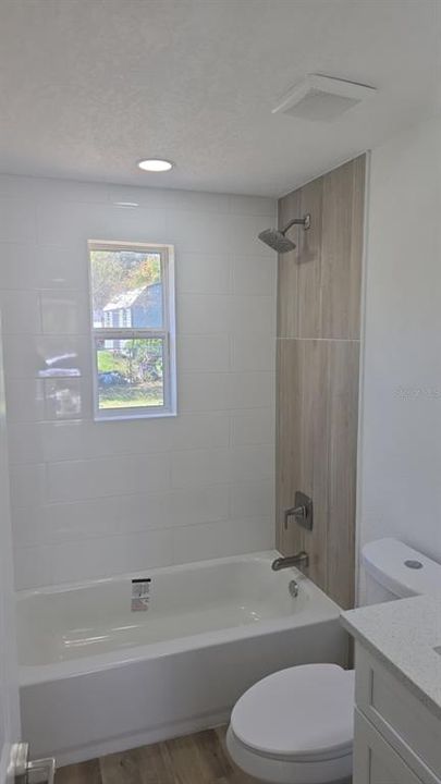 Под контрактом: $199,900 (2 спален, 1 ванн, 644 Квадратных фут)