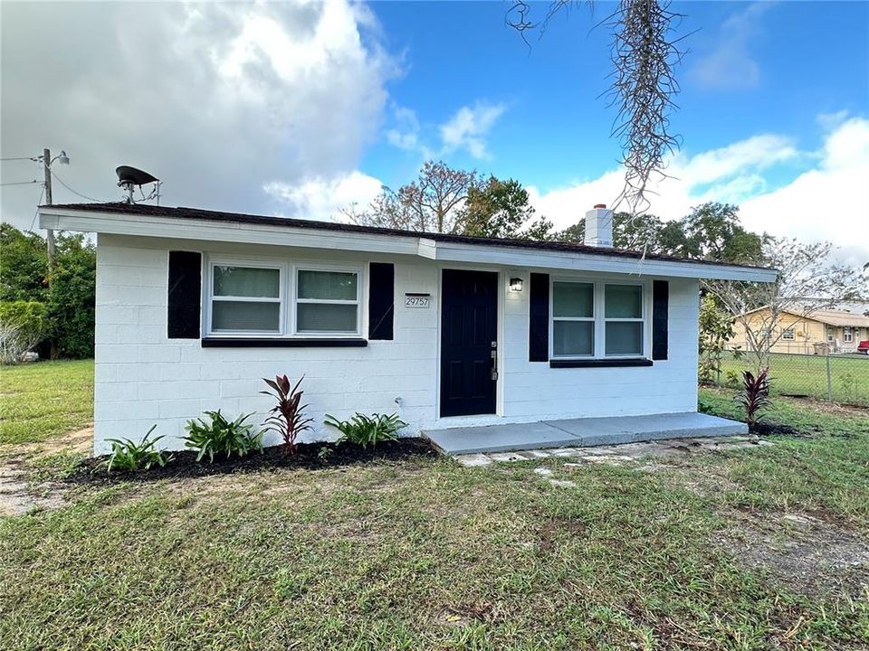 Под контрактом: $199,900 (2 спален, 1 ванн, 644 Квадратных фут)