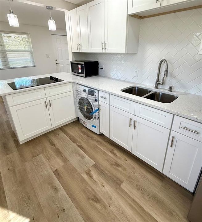 Под контрактом: $199,900 (2 спален, 1 ванн, 644 Квадратных фут)