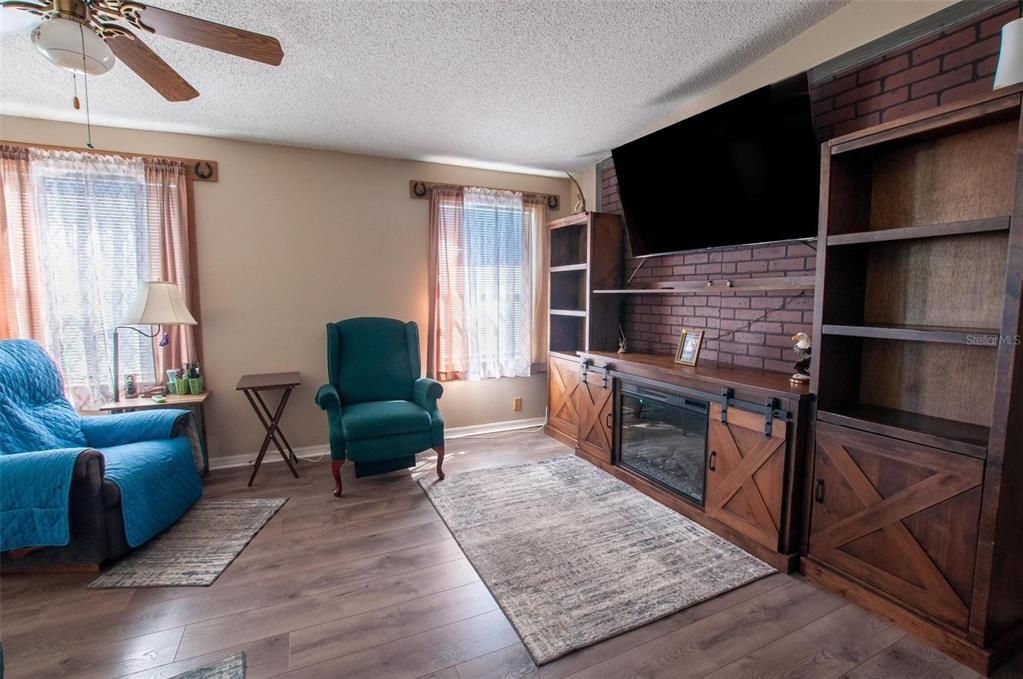 На продажу: $375,000 (3 спален, 2 ванн, 1108 Квадратных фут)