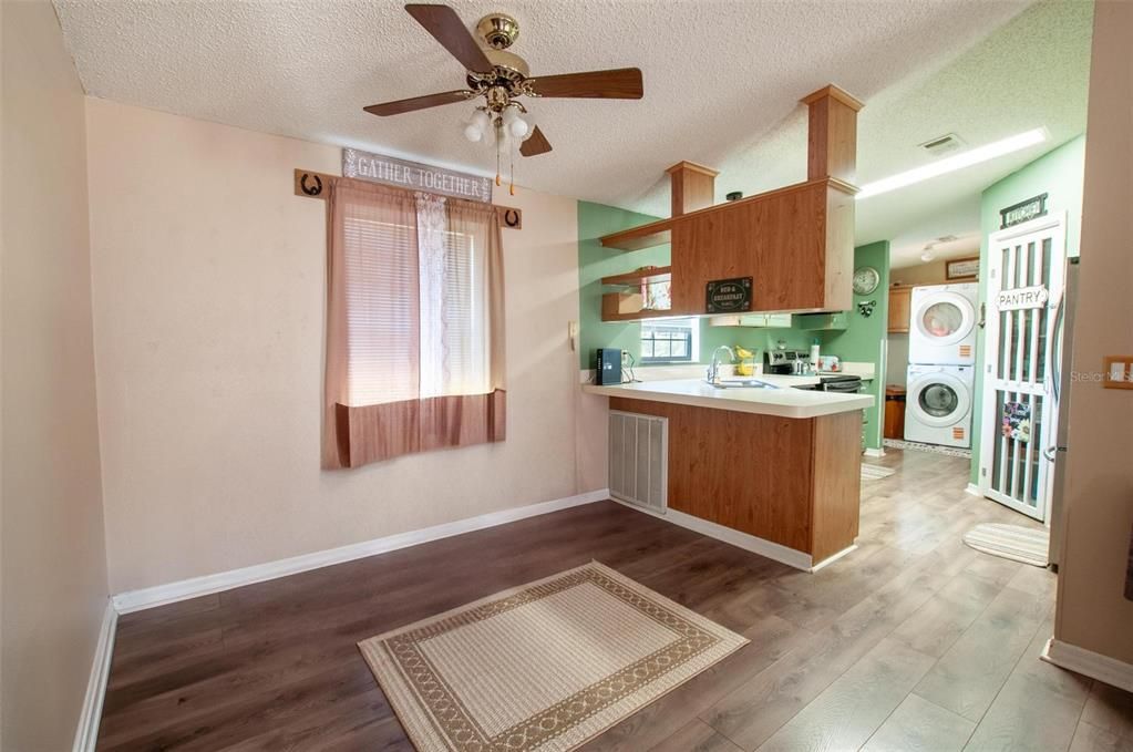 На продажу: $375,000 (3 спален, 2 ванн, 1108 Квадратных фут)