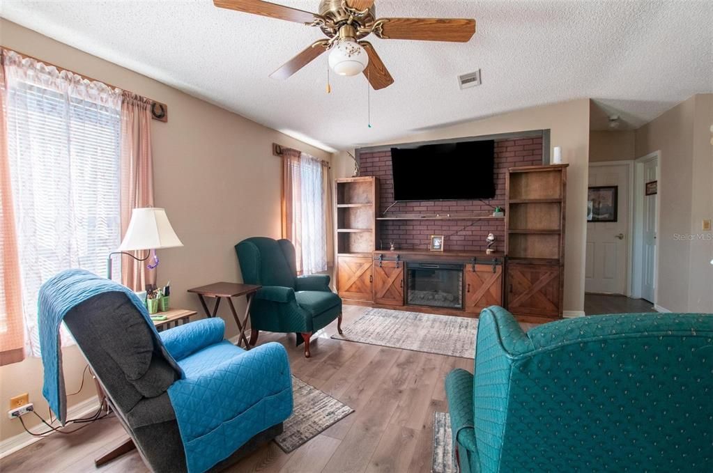 На продажу: $375,000 (3 спален, 2 ванн, 1108 Квадратных фут)