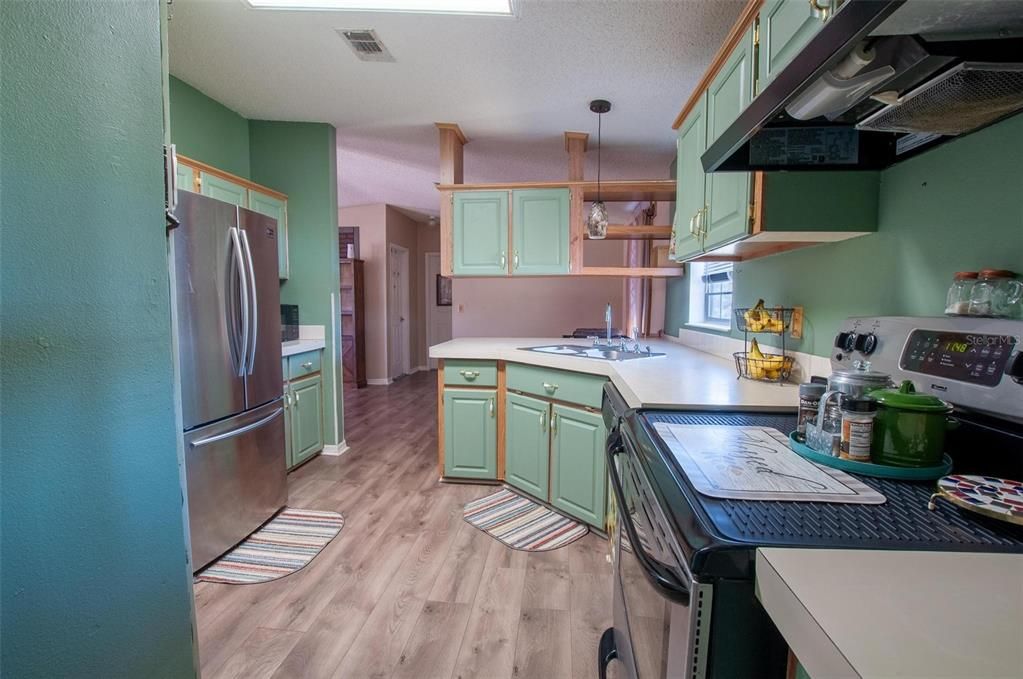 На продажу: $375,000 (3 спален, 2 ванн, 1108 Квадратных фут)