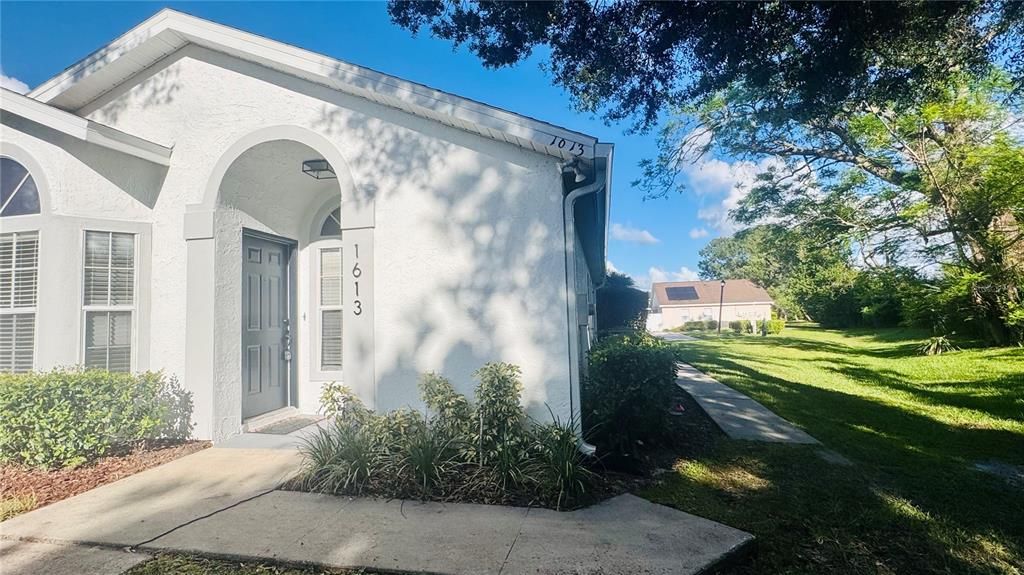 For Rent: $2,100 (3 beds, 2 baths, 1090 Square Feet)