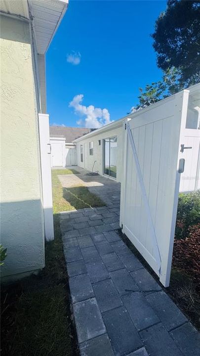 For Rent: $2,100 (3 beds, 2 baths, 1090 Square Feet)