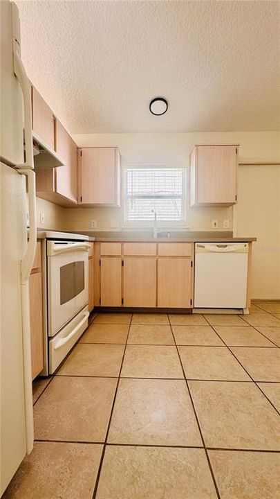 For Rent: $2,100 (3 beds, 2 baths, 1090 Square Feet)