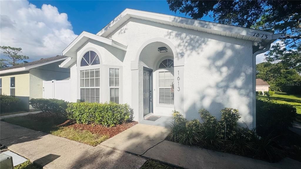 For Rent: $2,100 (3 beds, 2 baths, 1090 Square Feet)