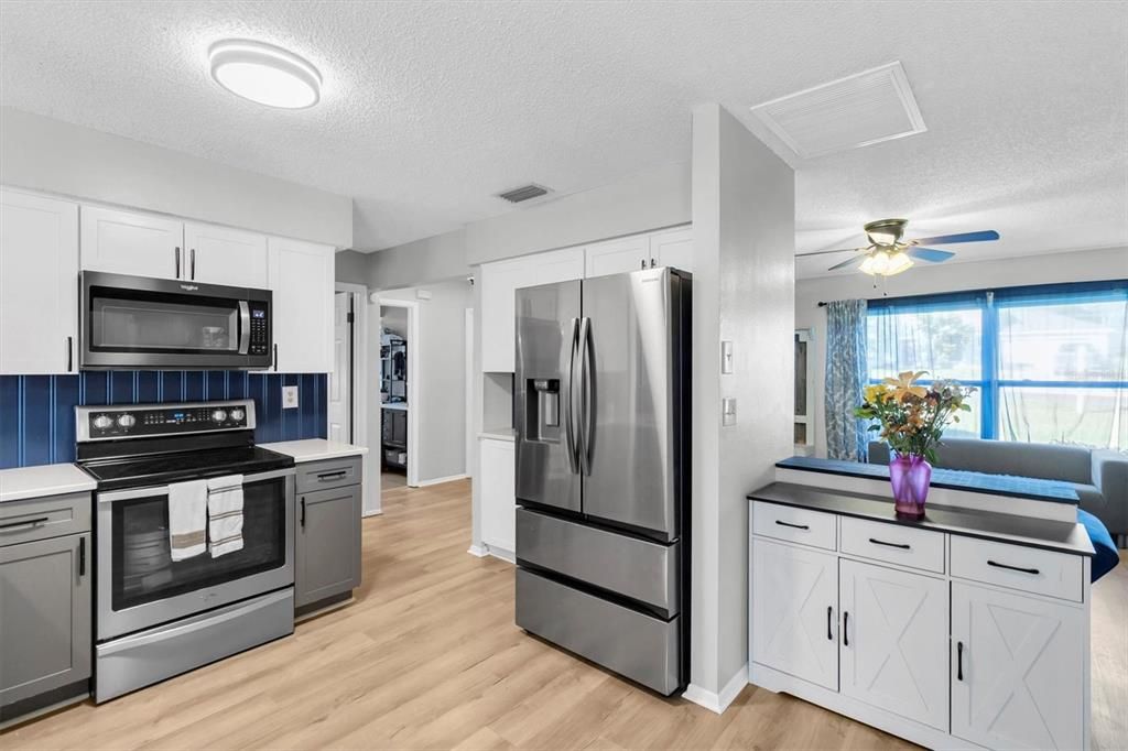 For Sale: $285,000 (3 beds, 2 baths, 1441 Square Feet)