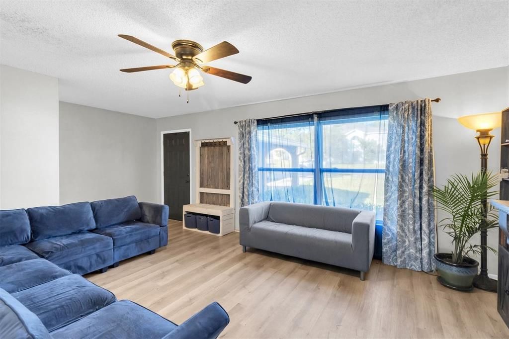 For Sale: $285,000 (3 beds, 2 baths, 1441 Square Feet)