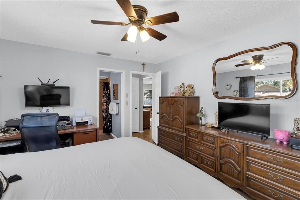 For Sale: $285,000 (3 beds, 2 baths, 1441 Square Feet)