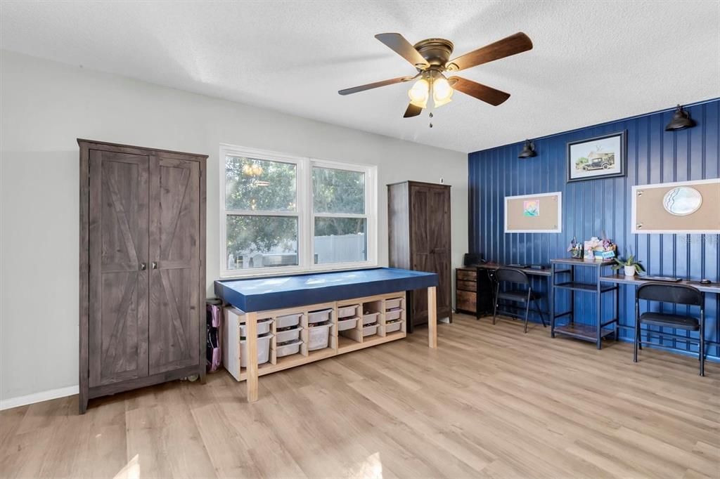 For Sale: $285,000 (3 beds, 2 baths, 1441 Square Feet)