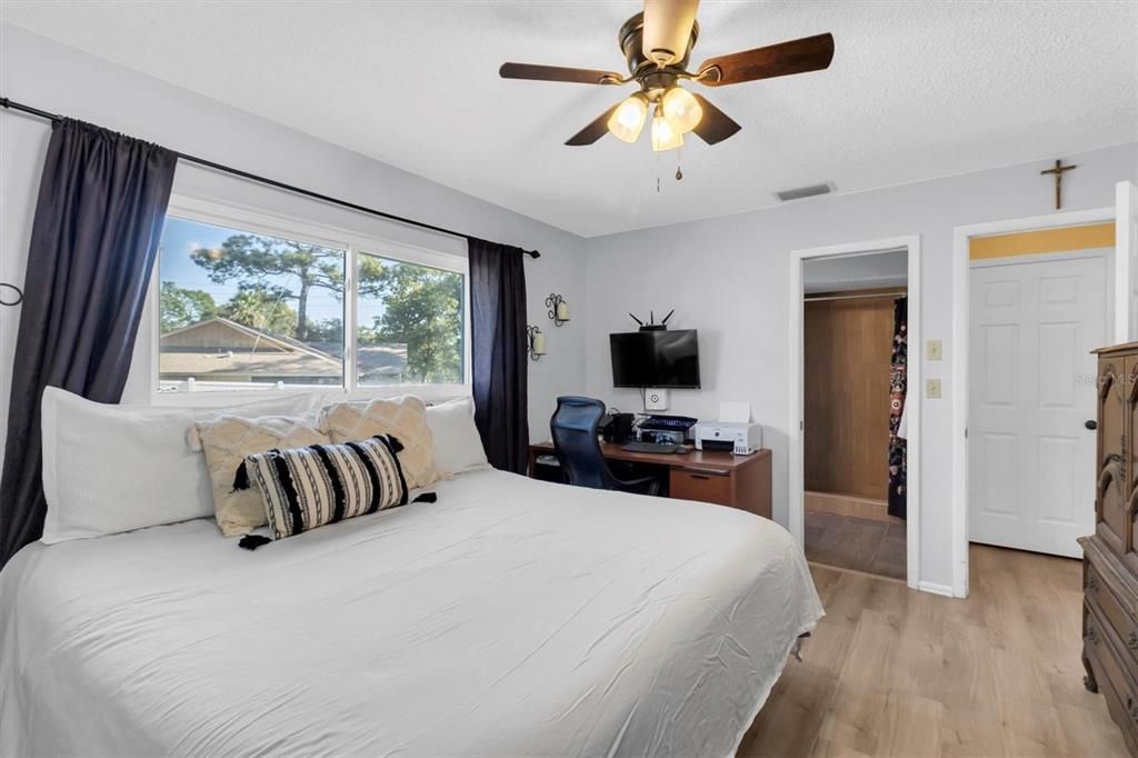 For Sale: $285,000 (3 beds, 2 baths, 1441 Square Feet)