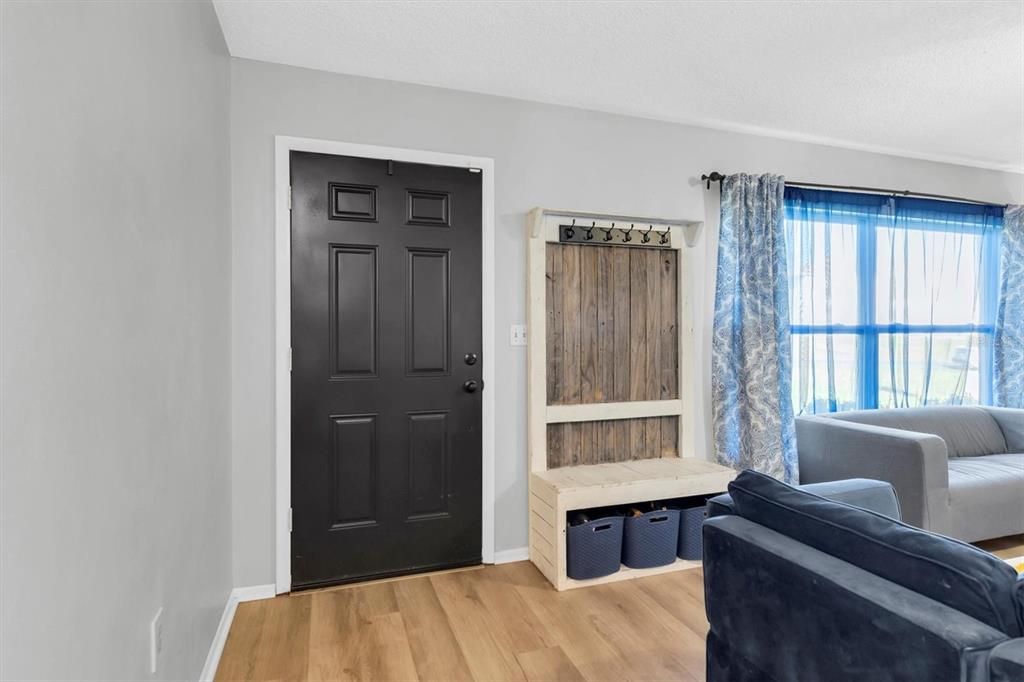 For Sale: $285,000 (3 beds, 2 baths, 1441 Square Feet)